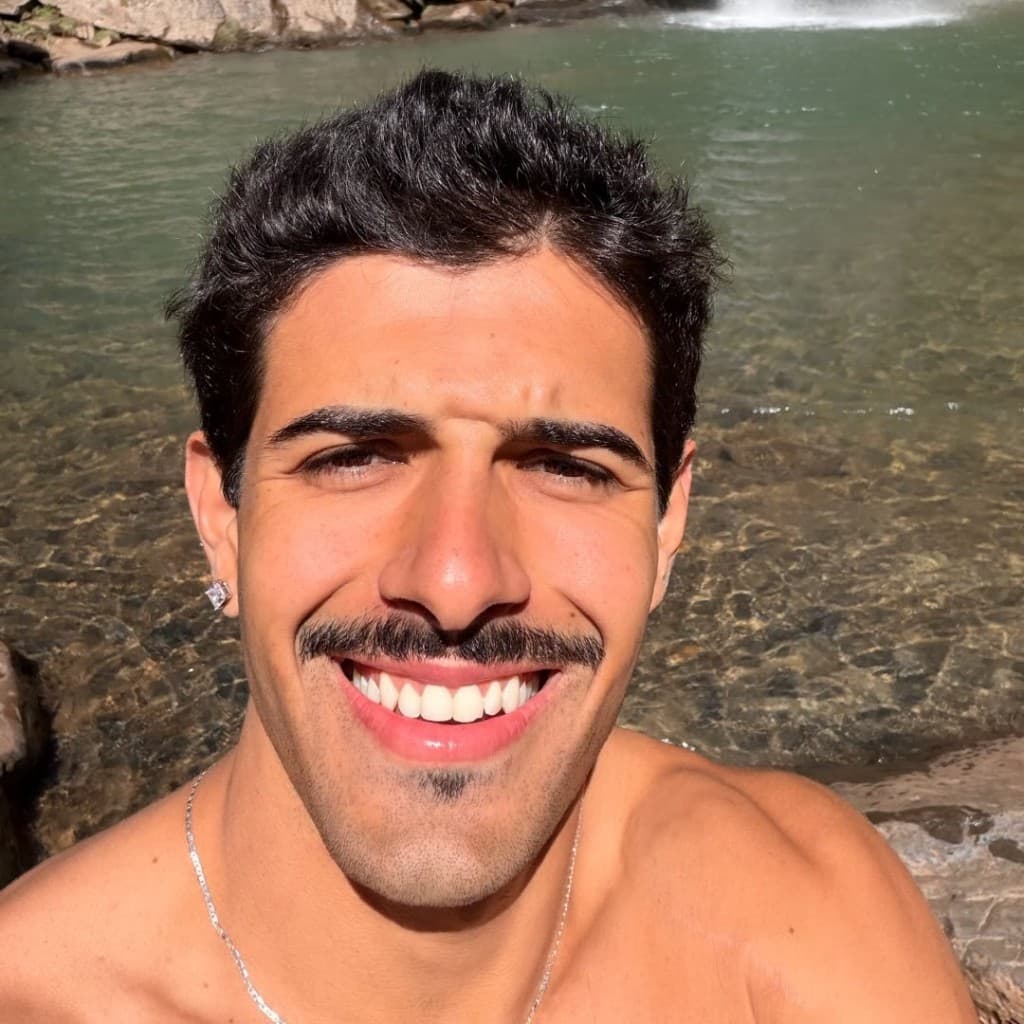 Fernando Naves na cachoeira — Acorda Preguiçoso